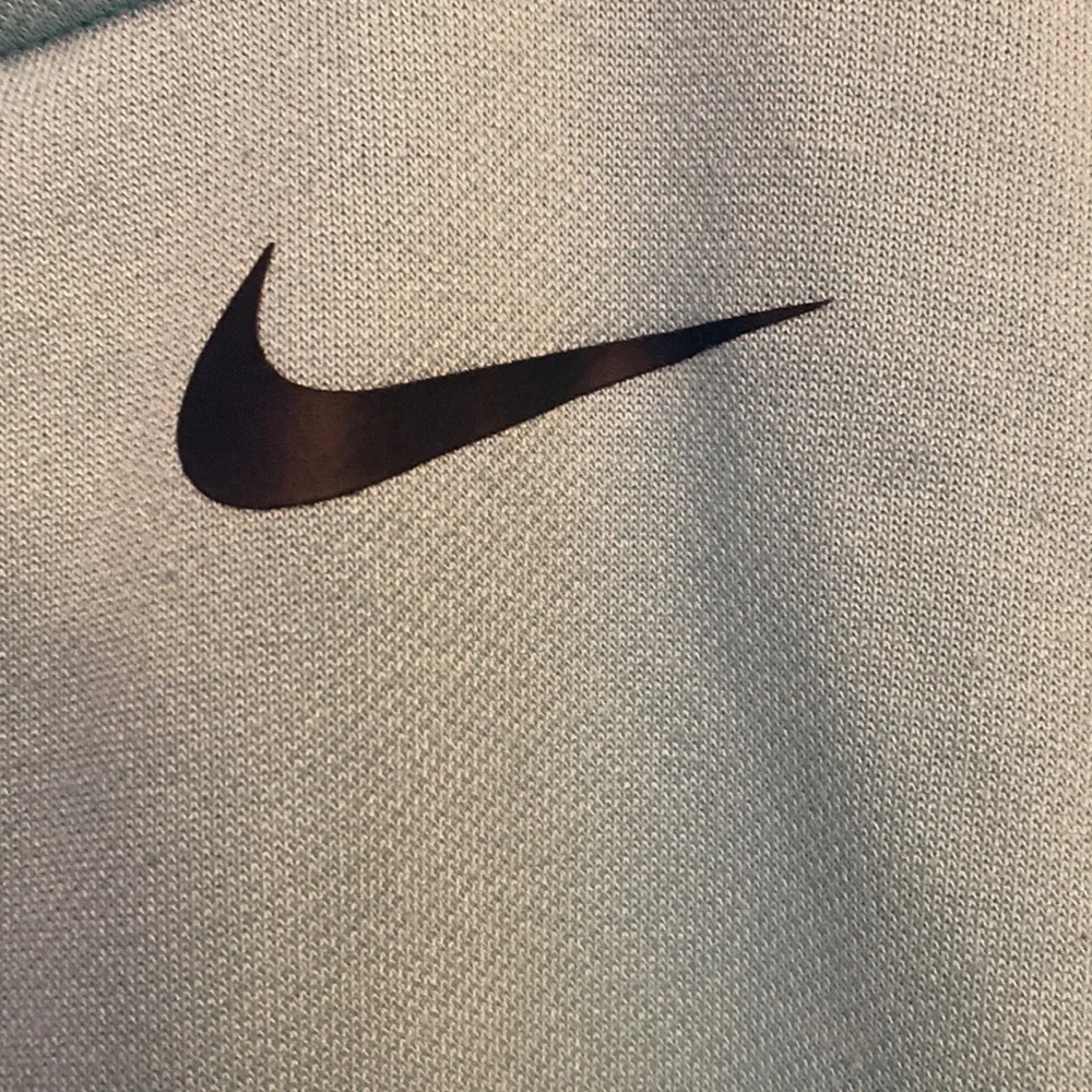 Nike Dri-Fit Cropped Hooded Sweatshirt - Picture 6 of 9